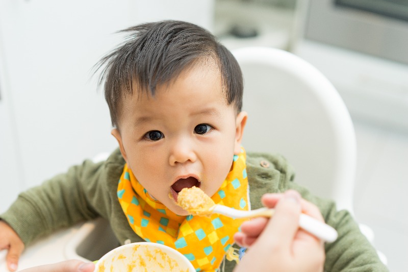 Child eating peanut butter